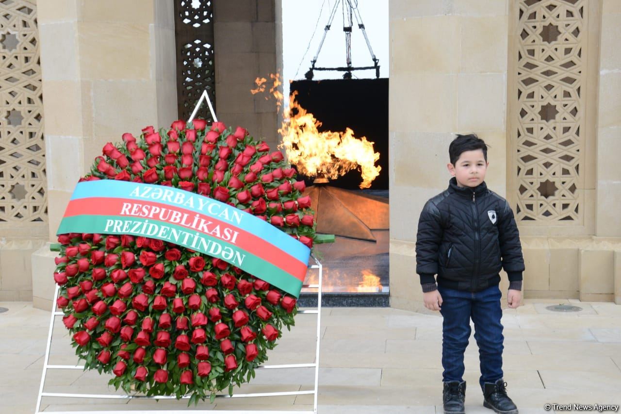 Azerbaijani public reveres memory of martyrs of Karabakh conflict (PHOTO)