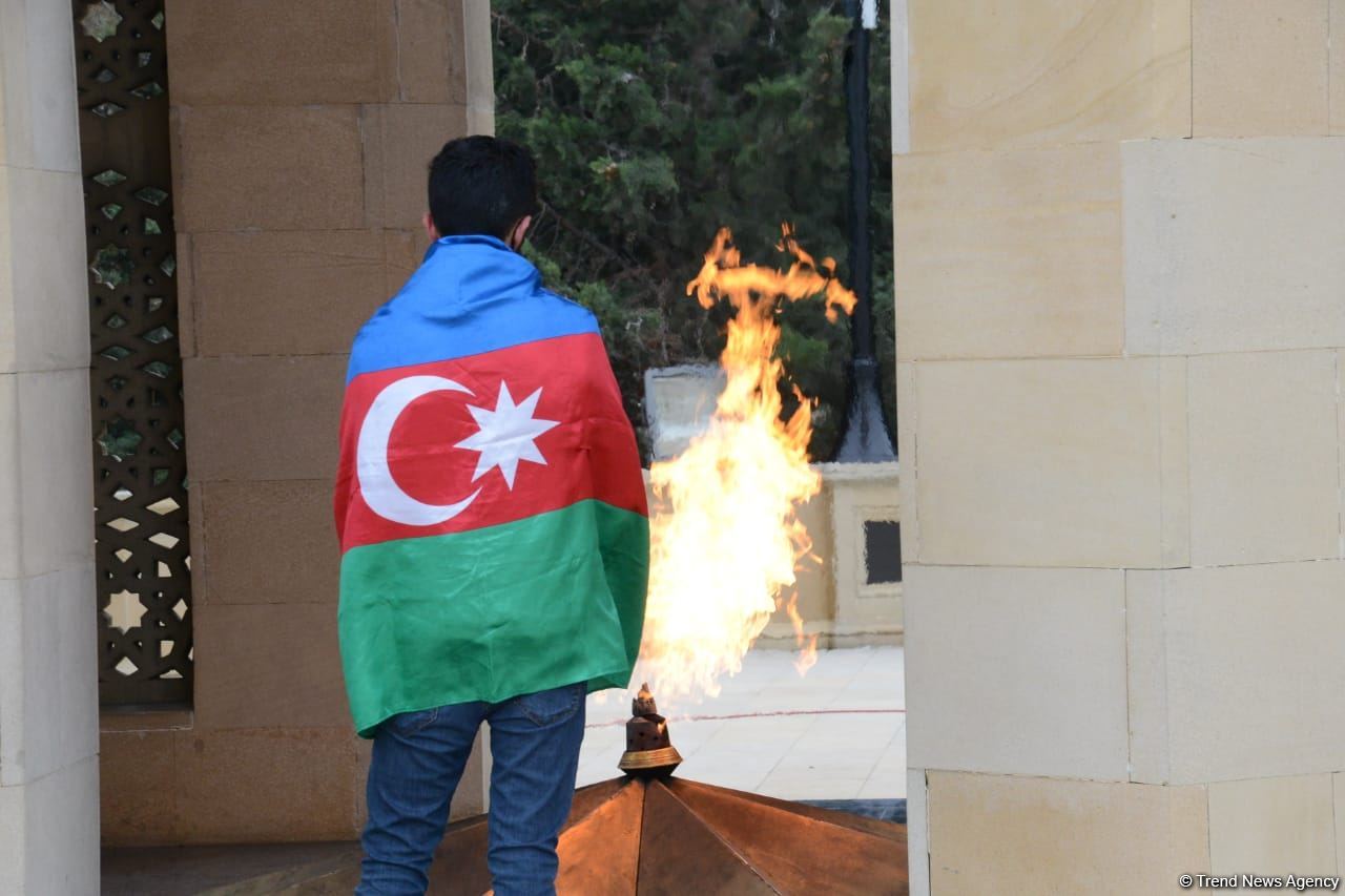 Azerbaijani public reveres memory of martyrs of Karabakh conflict (PHOTO)