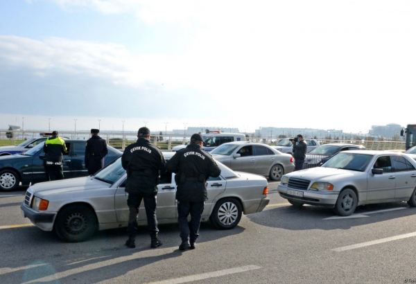В Азербайджане за сутки с карантинных постов возвращены 175 транспортных средств