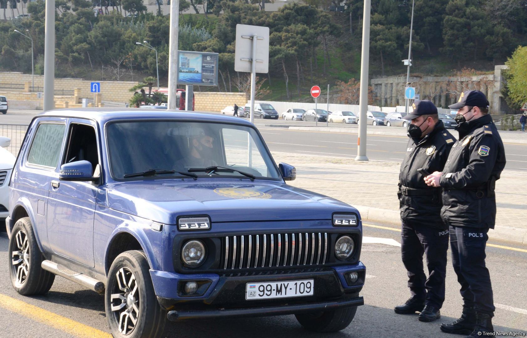 В Азербайджане в выходные с карантинных постов были возвращены 4 тыс. автомобилей