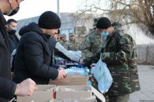 Фонд Гейдара Алиева и сеть супермаркетов Bravo доставили гостинцы солдатам в Агдаме (ФОТО)