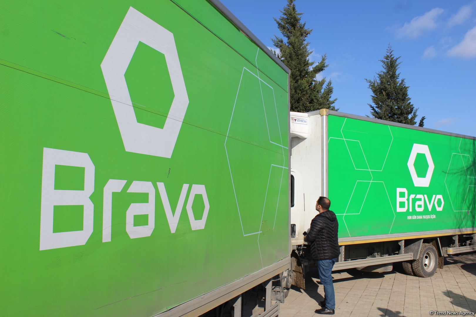 Фонд Гейдара Алиева и сеть супермаркетов Bravo доставили гостинцы солдатам в Агдаме (ФОТО)