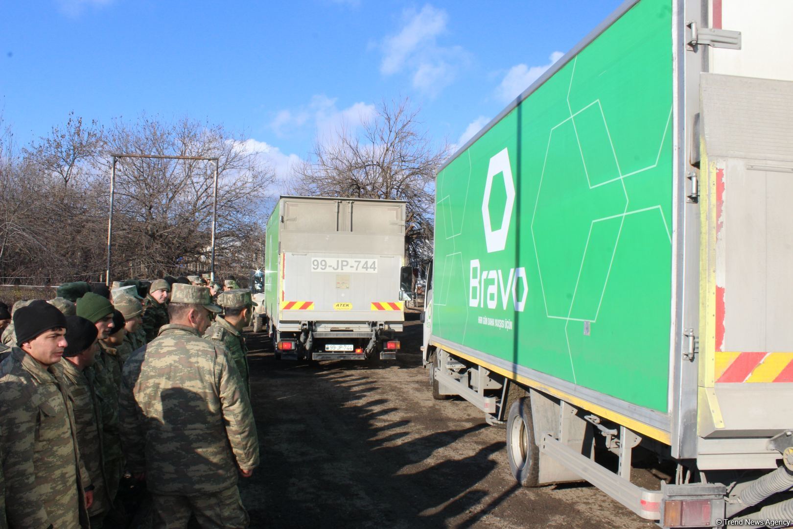 Фонд Гейдара Алиева и сеть супермаркетов Bravo доставили гостинцы солдатам в Агдаме (ФОТО)