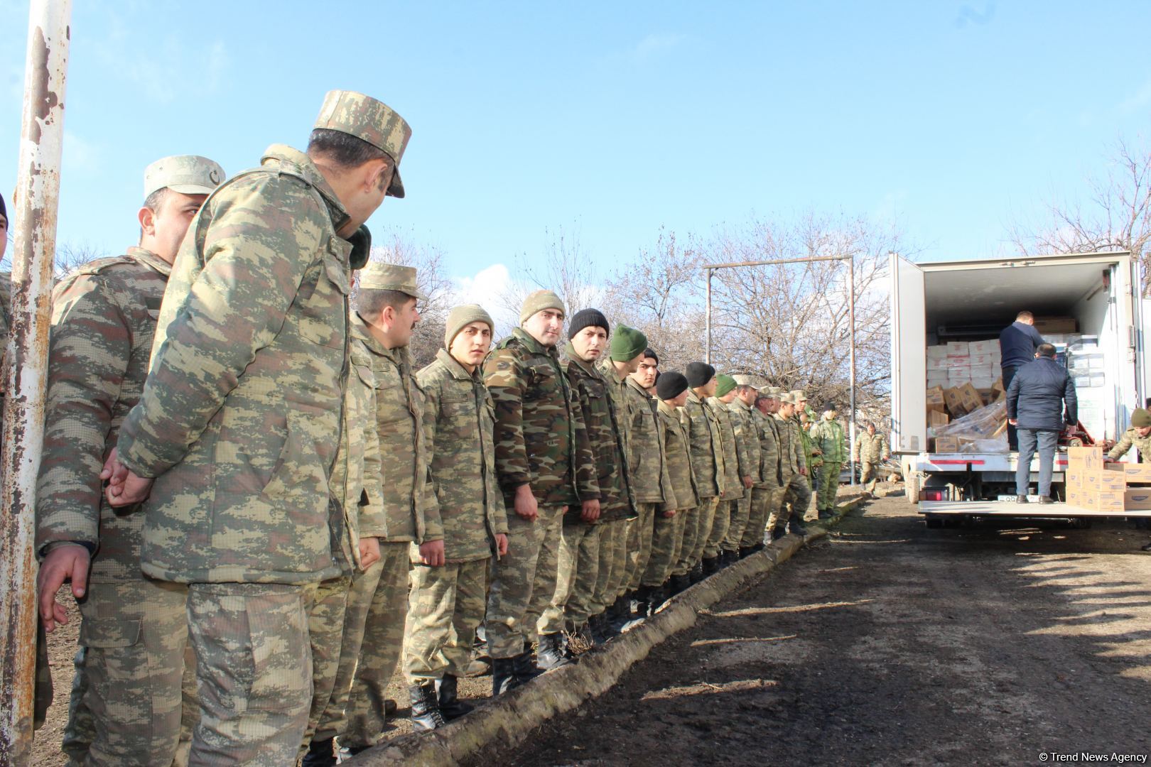 Фонд Гейдара Алиева и сеть супермаркетов Bravo доставили гостинцы солдатам в Агдаме (ФОТО)