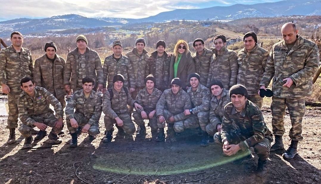 Народная артистка Айгюн Кязымова и азербайджанские солдаты передают привет из города Шуша (ВИДЕО/ФОТО)
