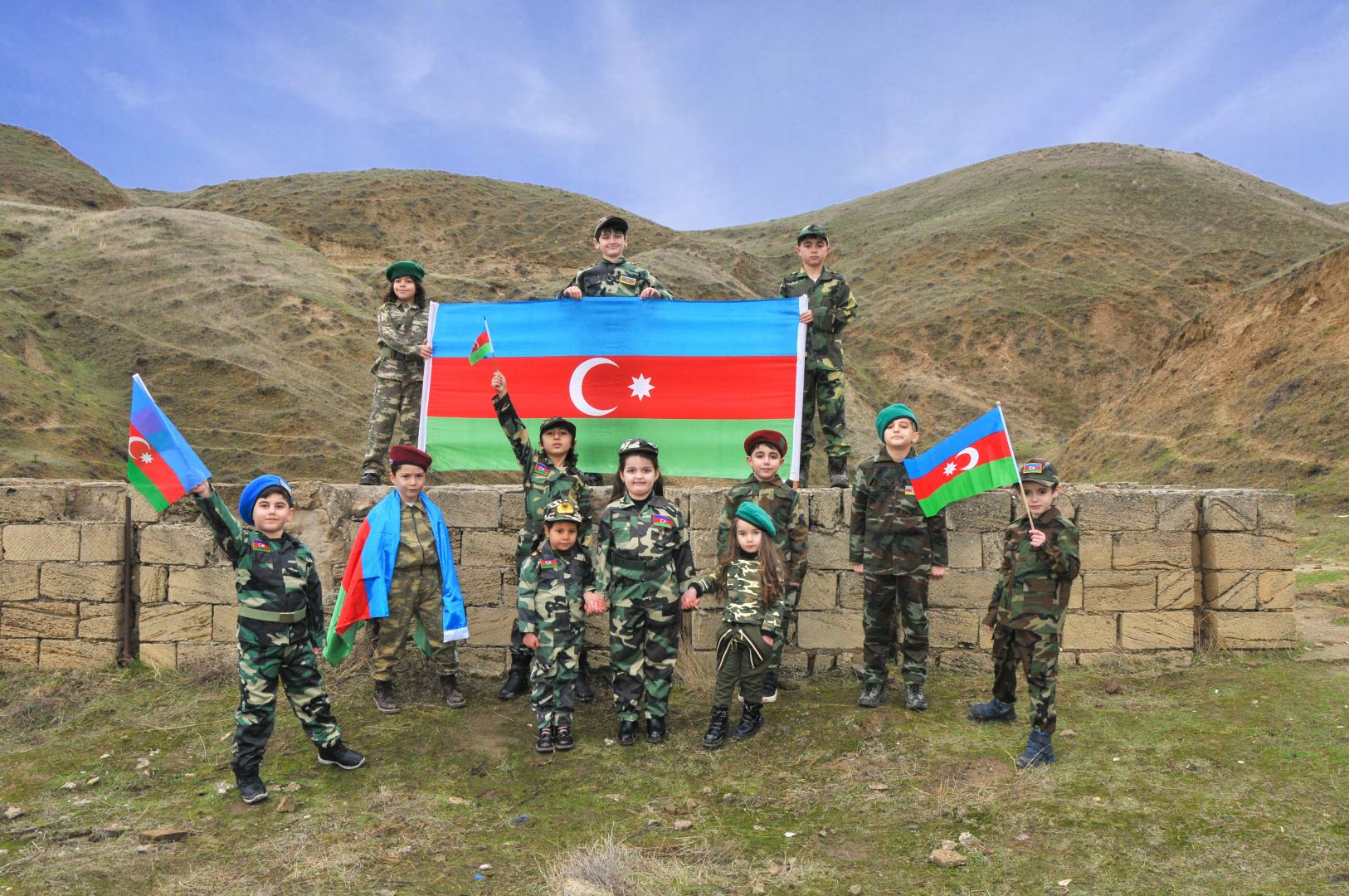 Könlümün sevgili məhbubu mənim...Дети в военной форме представили трогательный проект в честь победы Азербайджана (ФОТО/ВИДЕО)
