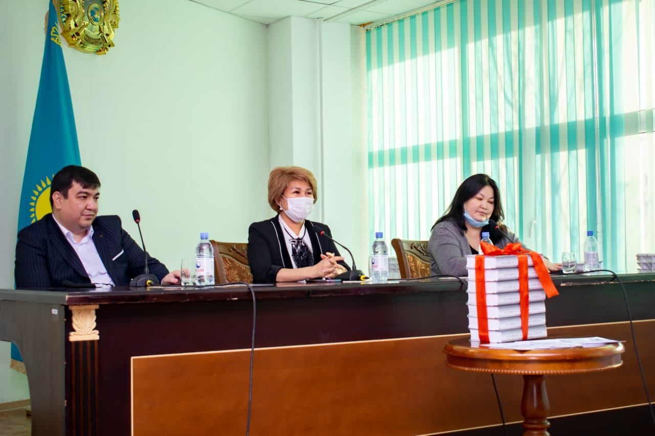 В Актобе прошла презентация книги "Тюрки Южного Кавказа", посвященной истории Азербайджана (ФОТО)