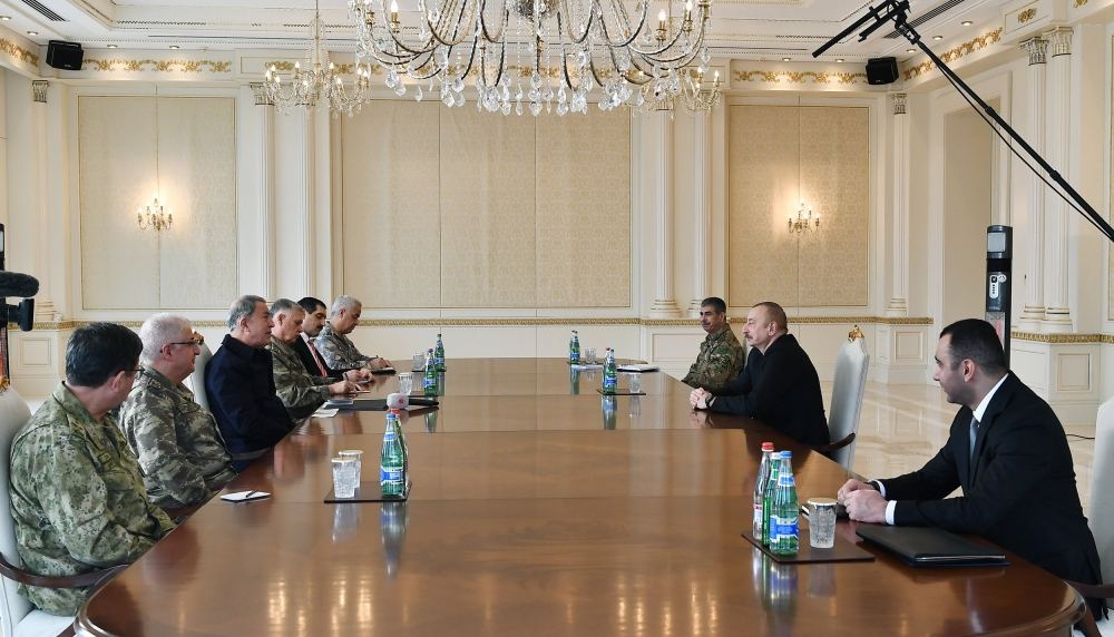 Президент Ильхам Алиев принял делегацию во главе с министром национальной обороны Турции (ФОТО/ВИДЕО)