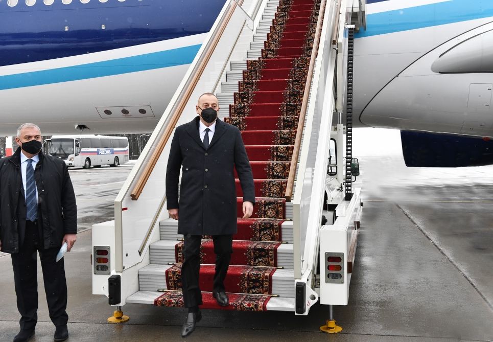 Президент Ильхам Алиев по приглашению Президента России Владимира Путина прибыл с рабочим визитом в Москву (ФОТО/ВИДЕО)