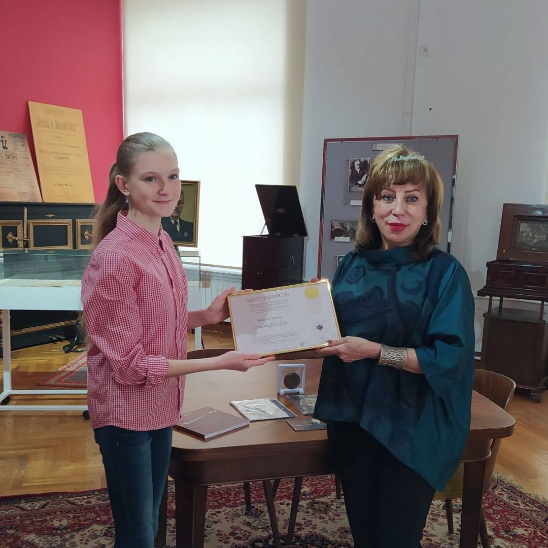 Потомок Чайковского наградил азербайджанскую актрису медалью (ФОТО)