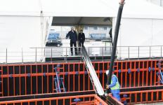 Президент Ильхам Алиев заложил фундамент двух заводов и открыл предприятие по производству листового стекла в Сумгайытском химическом промышленном парке (ФОТО/ВИДЕО)