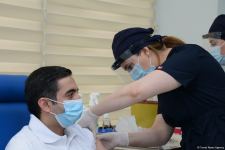 Министр здравоохранения Огтай Ширалиев и глава TƏBİB Рамин Байрамлы прошли вакцинацию  от COVID-19 (ФОТО)