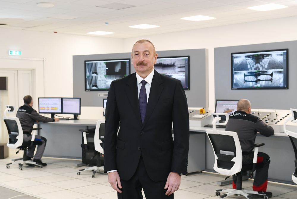 Президент Ильхам Алиев заложил фундамент двух заводов и открыл предприятие по производству листового стекла в Сумгайытском химическом промышленном парке (ФОТО/ВИДЕО)