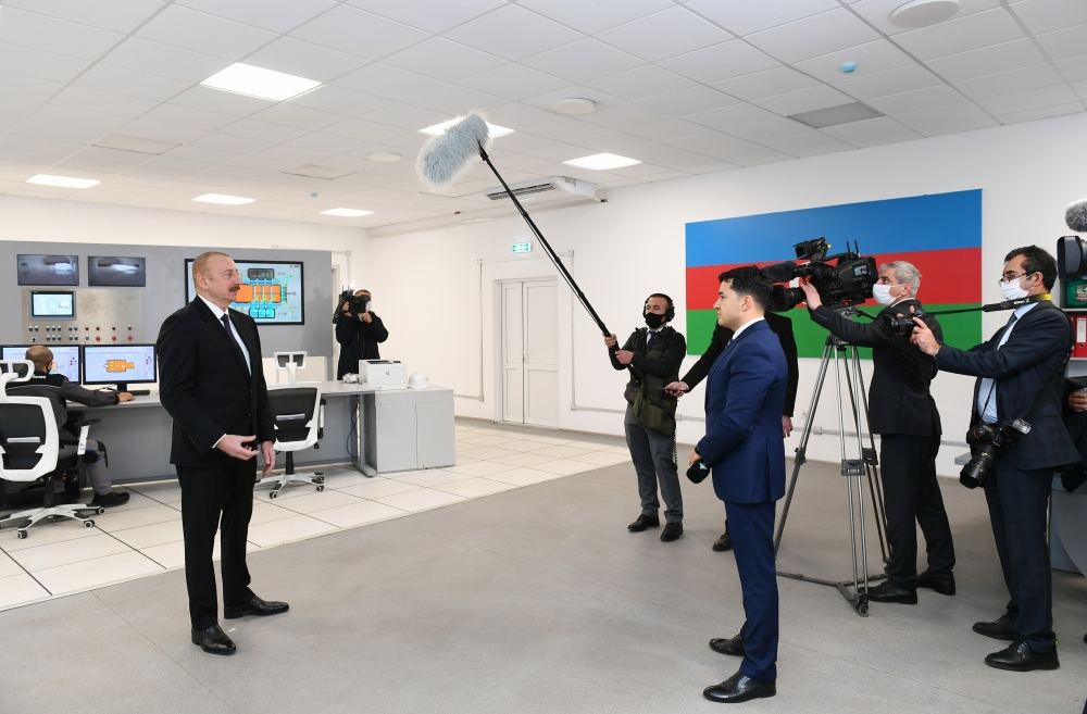 Президент Ильхам Алиев заложил фундамент двух заводов и открыл предприятие по производству листового стекла в Сумгайытском химическом промышленном парке (ФОТО/ВИДЕО)