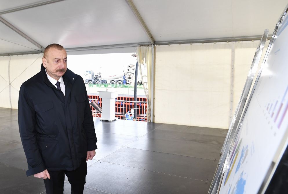 Президент Ильхам Алиев заложил фундамент двух заводов и открыл предприятие по производству листового стекла в Сумгайытском химическом промышленном парке (ФОТО/ВИДЕО)