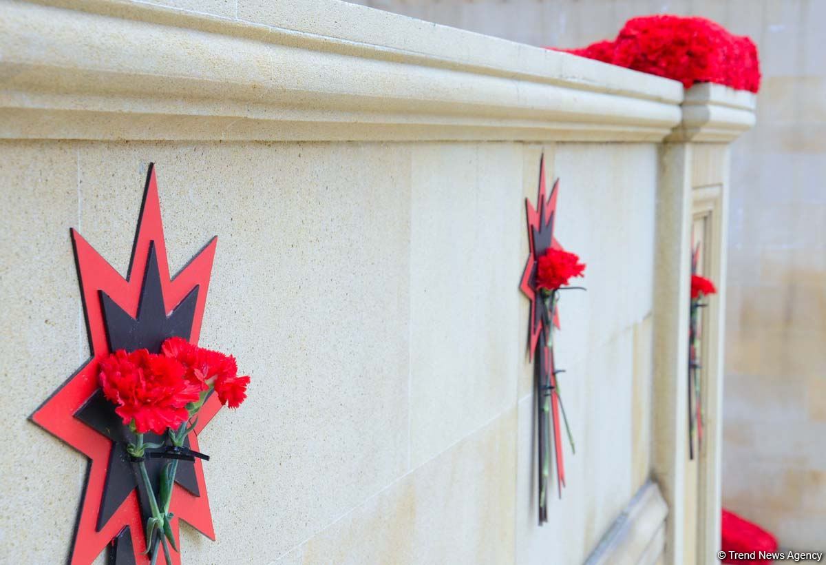 На Аллее шехидов идут последние подготовительные работы (ФОТО)