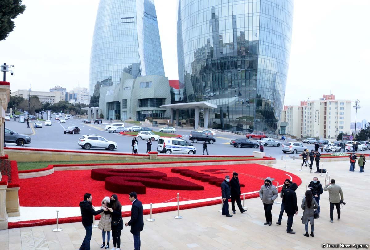 На Аллее шехидов идут последние подготовительные работы (ФОТО)