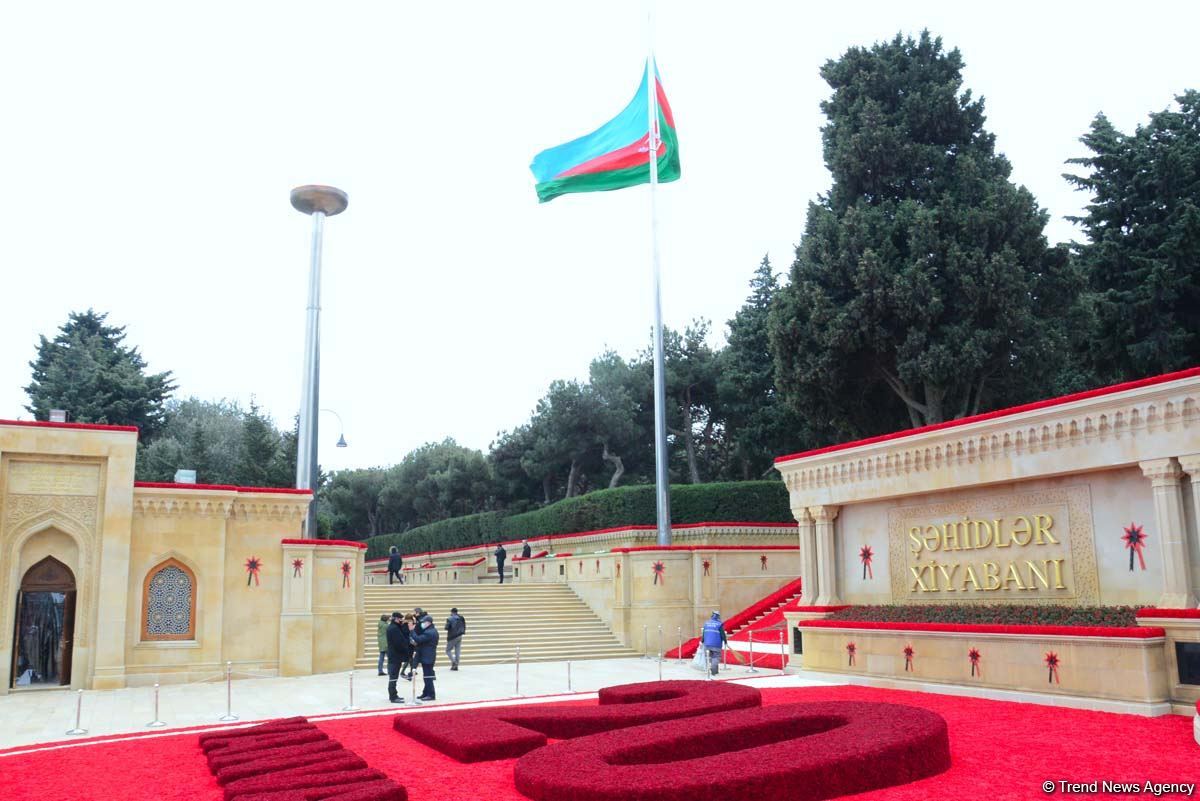 На Аллее шехидов идут последние подготовительные работы (ФОТО)