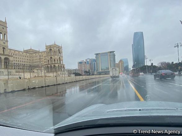 Завтра в Баку сохранится дождливая и ветреная погода