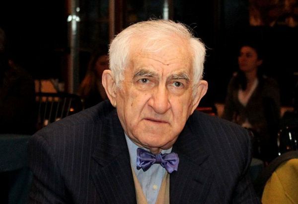 Скрипка, нотная тетрадь и фрак… - народный артист Тофиг Бакиханов передал музею свои личные вещи (ФОТО)