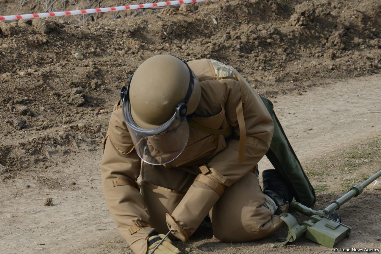 Территория Физулинского района очищается от мин и неразорвавшихся боеприпасов (ФОТО/ВИДЕО)