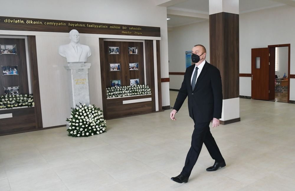 Президент Ильхам Алиев ознакомился с условиями, созданными в заново отстроенных школах в Сабунчинском и Сураханском районах (ФОТО/ВИДЕО)