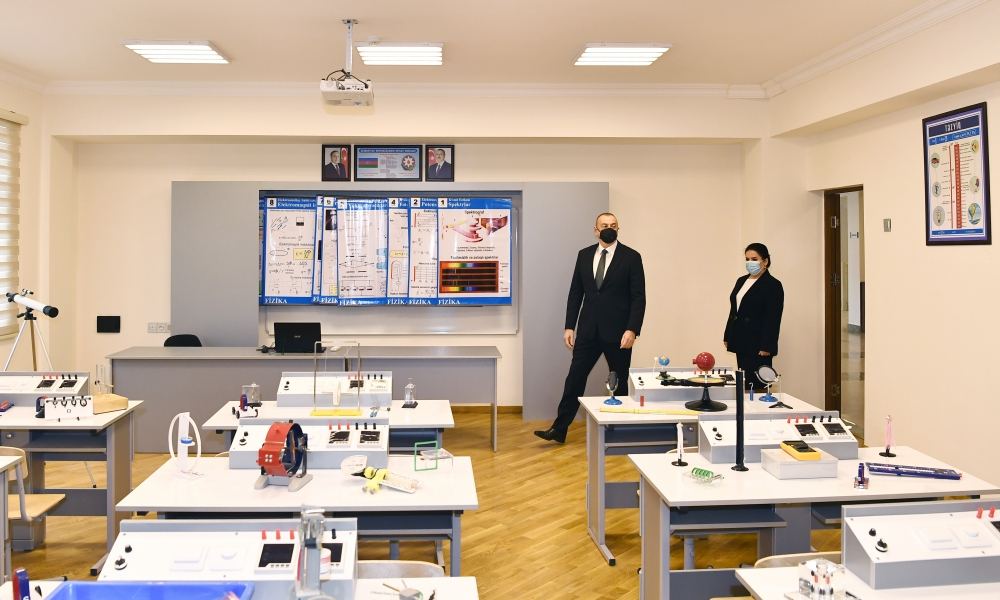 Президент Ильхам Алиев ознакомился с условиями, созданными в заново отстроенных школах в Сабунчинском и Сураханском районах (ФОТО/ВИДЕО)