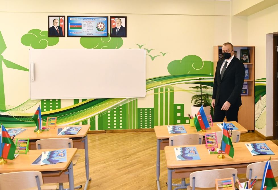 Президент Ильхам Алиев ознакомился с условиями, созданными в заново отстроенных школах в Сабунчинском и Сураханском районах (ФОТО/ВИДЕО)