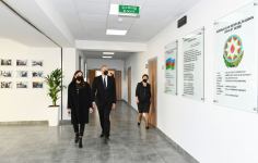 Президент Ильхам Алиев и первая леди Мехрибан Алиева ознакомились с условиями, созданными в школе-лицее номер 3 в городе Хырдалан (ФОТО)