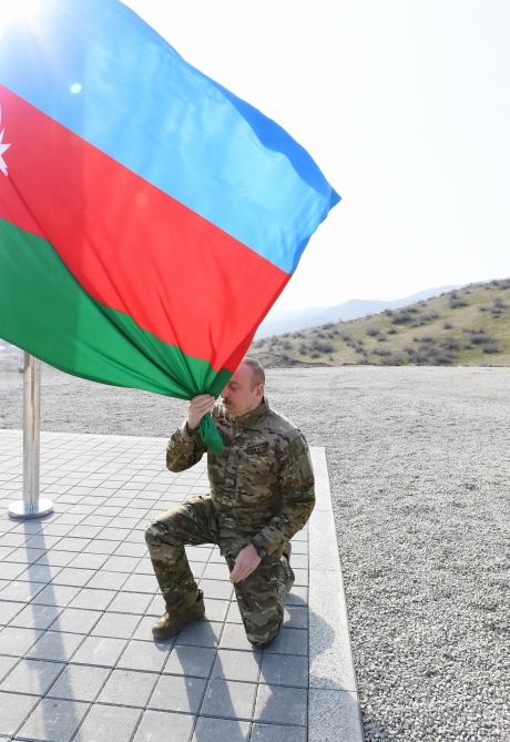 President Aliyev raises Azerbaijani flag in liberated Lachin (PHOTO/VIDEO)