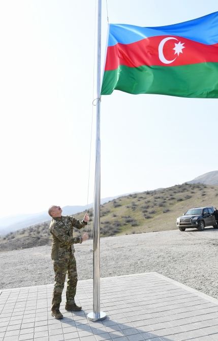 President Aliyev raises Azerbaijani flag in liberated Lachin (PHOTO/VIDEO)