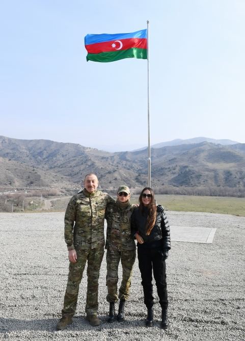 President Aliyev raises Azerbaijani flag in liberated Lachin (PHOTO/VIDEO)