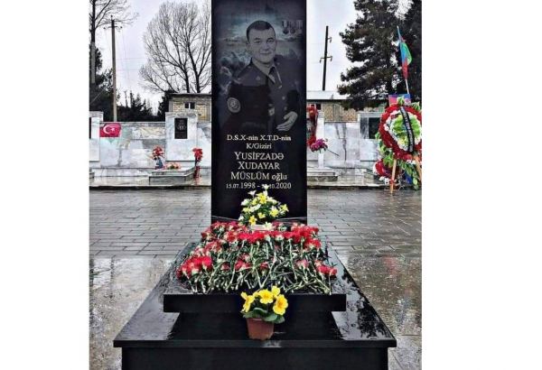 В Барде установлены надгробия на могилы Худаяра Юсифзаде и других шехидов - репортаж Trend TV