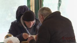 Нуждающиеся в тепле лица обращаются в убежища в Баку (ФОТО)