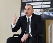 Президент Ильхам Алиев принял участие в церемонии предоставления семьям шехидов и инвалидам войны квартир в жилом комплексе в бакинском поселке Рамана (ФОТО)