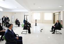 Президент Ильхам Алиев принял участие в церемонии предоставления семьям шехидов и инвалидам войны квартир в жилом комплексе в бакинском поселке Рамана (ФОТО)