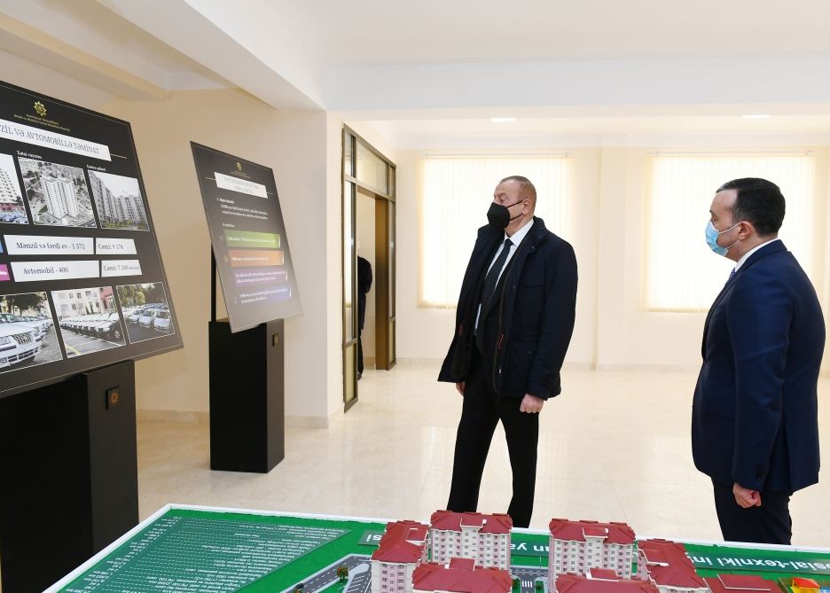 Президент Ильхам Алиев принял участие в церемонии предоставления семьям шехидов и инвалидам войны квартир в жилом комплексе в бакинском поселке Рамана (ФОТО)