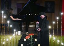 Зажжены свечи в память о жертвах Ходжалинского геноцида… - боль трагедии в музыки и картинах художников (ФОТО)