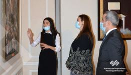 В Баку открылась выставка картин и скульптур, посвященная Ходжалинскому геноциду (ФОТО)