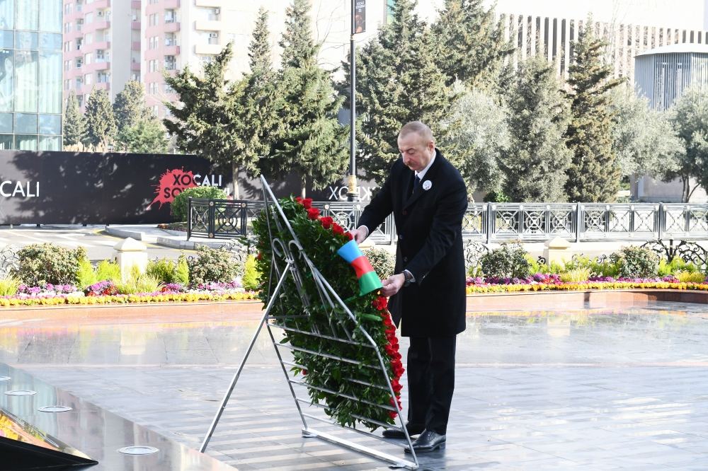 Президент Ильхам Алиев и Первая леди Мехрибан Алиева посетили памятник Ходжалинскому геноциду (ФОТО/ВИДЕО)
