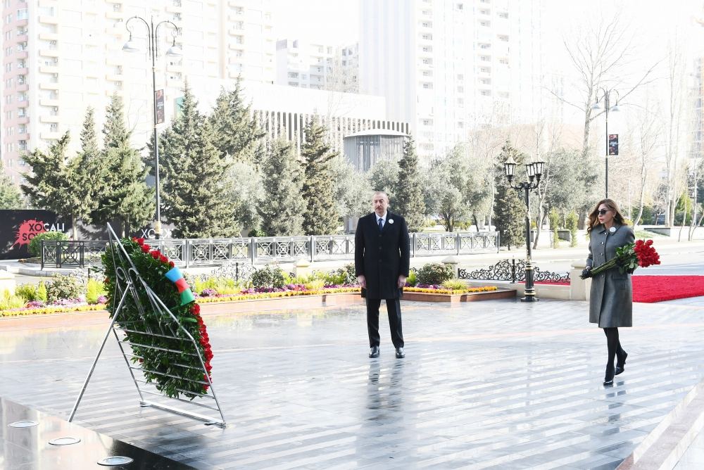 Президент Ильхам Алиев и Первая леди Мехрибан Алиева посетили памятник Ходжалинскому геноциду (ФОТО/ВИДЕО)
