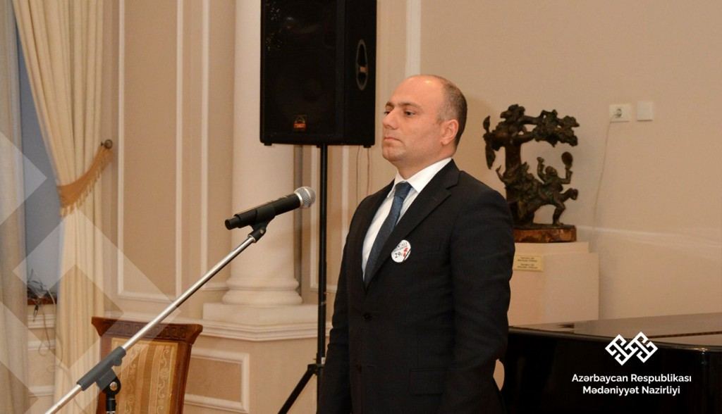 В Баку открылась выставка картин и скульптур, посвященная Ходжалинскому геноциду (ФОТО)