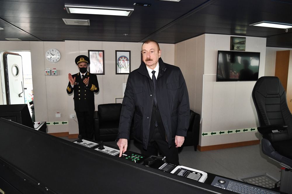 Президент Ильхам Алиев и Первая леди Мехрибан Алиева приняли участие в церемониях спуска на воду судна-парома типа Ro-Pax «Академик Зарифа Алиева» и сдачи в эксплуатацию судна-парома «Азербайджан» аналогичного назначения (ФОТО/ВИДЕО)