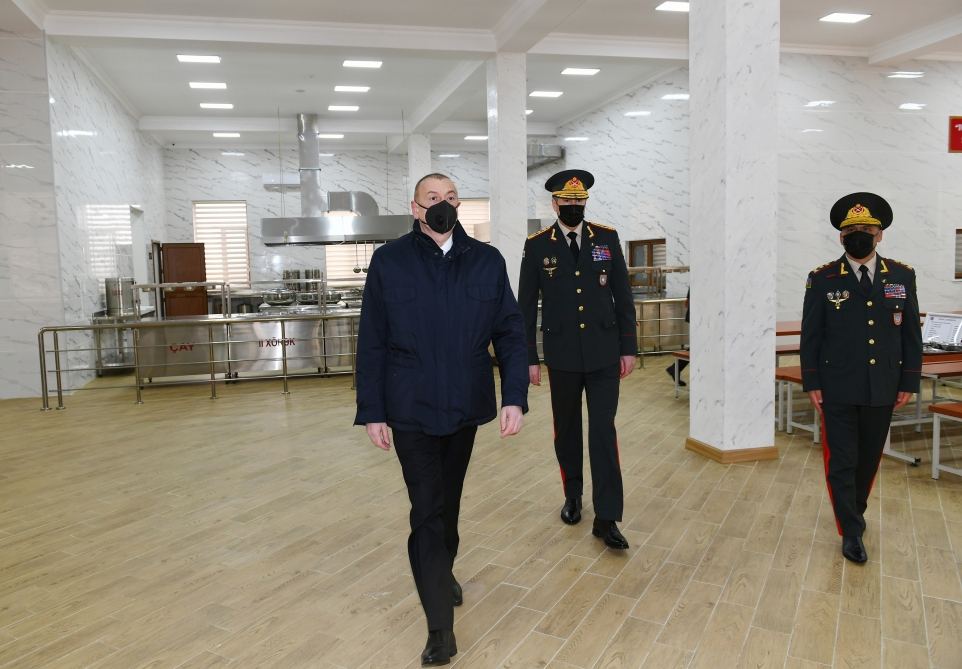 Президент Ильхам Алиев принял участие в открытии новопостроенной «Н-ской» воинской части Внутренних войск  (ФОТО/ВИДЕО)