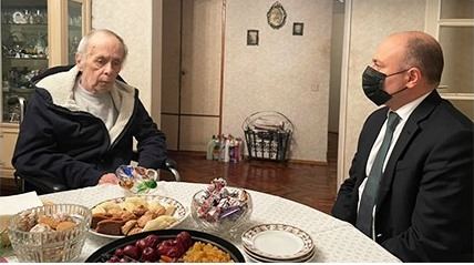 Министр культуры Азербайджана навестил народного артиста Эльдара Гулиева (ФОТО)
