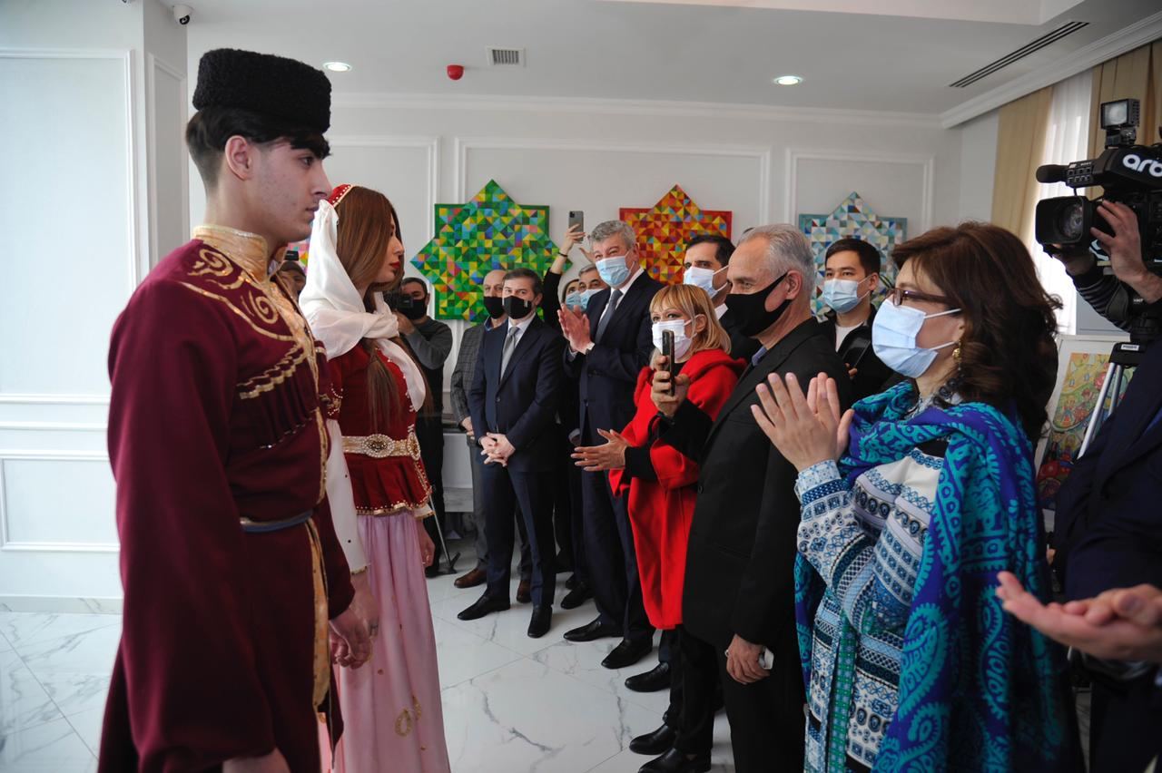 В Баку представлены национальные костюмы тюркского мира (ФОТО)