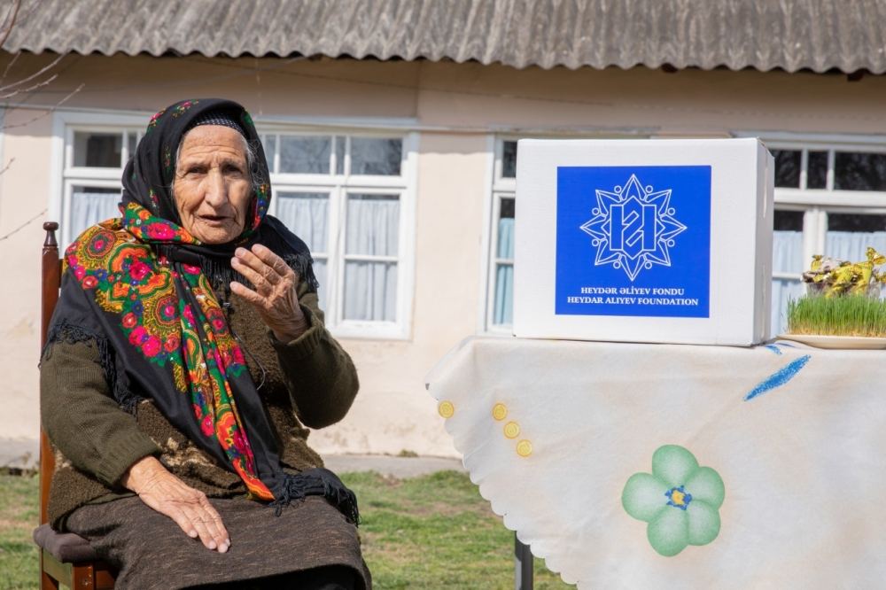 Фонд Гейдара Алиева направил подарки малообеспеченным семьям по случаю праздника Новруз (ФОТО)