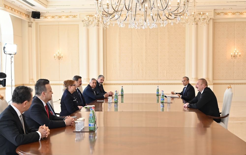 Azerbaijani president receives delegation led by Turkish trade minister (PHOTO)