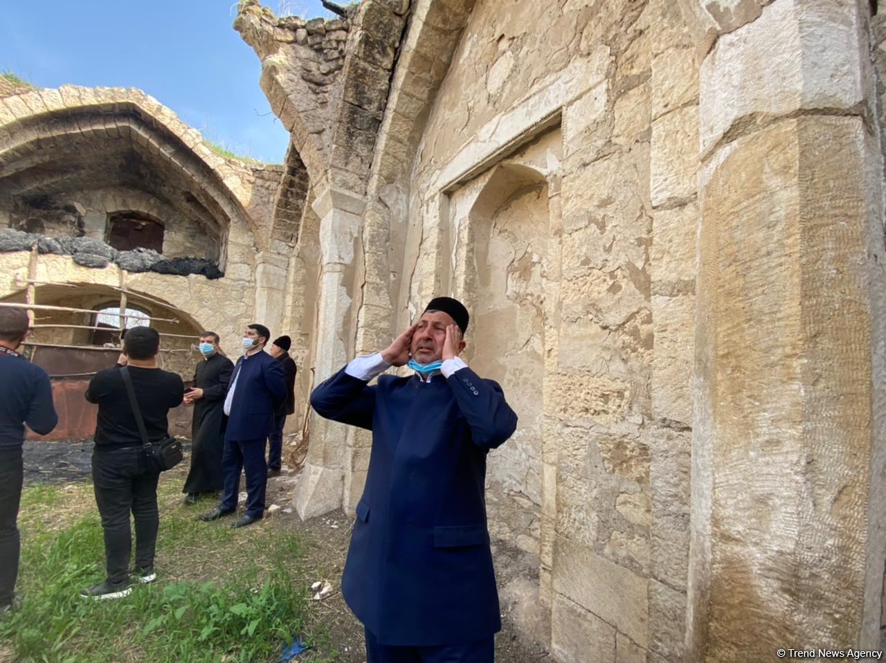 В агдамской мечети Гияслы по прошествии многих лет вновь прозвучал азан (FOTO)