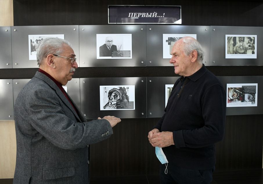 В Баку открылась выставка "Первый…!". Летчик-космонавт Александр Самокутяев рассказал о выходе в открытый космос (ФОТО)